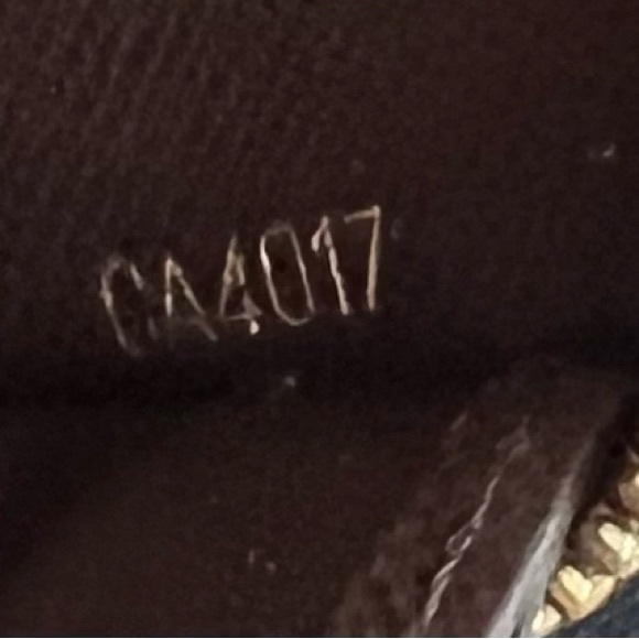 Louis Vuitton Denim Long Zippy Wallet in great condition - Picture 17 of 17